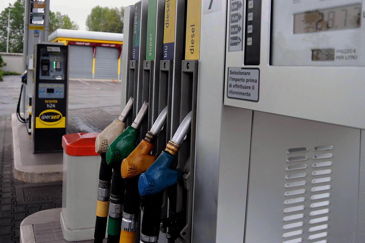 Caro carburanti, l'allarme di Unc: "In 4 giorni un pieno di gasolio costa +1,45 euro, governo intervenga" - 