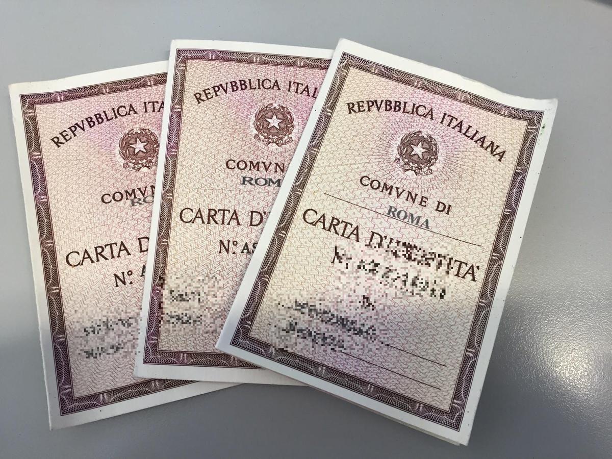 Carta d'identità cartacea, da oggi stop per l'espatrio: cosa cambia e chi deve fare la Cie - 