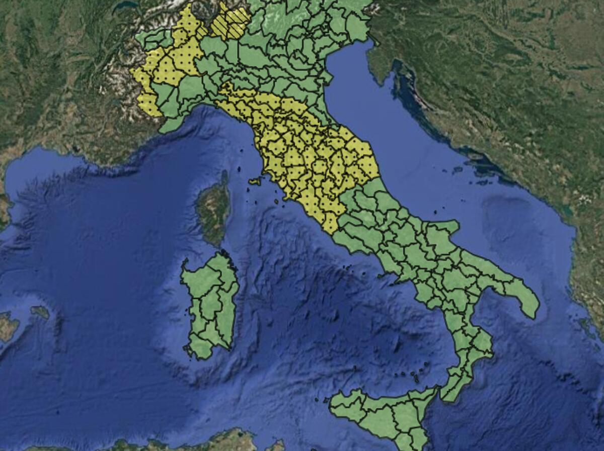 Maltempo, allerta meteo gialla martedì 25 agosto: la mappa delle 8 regioni a rischio - 