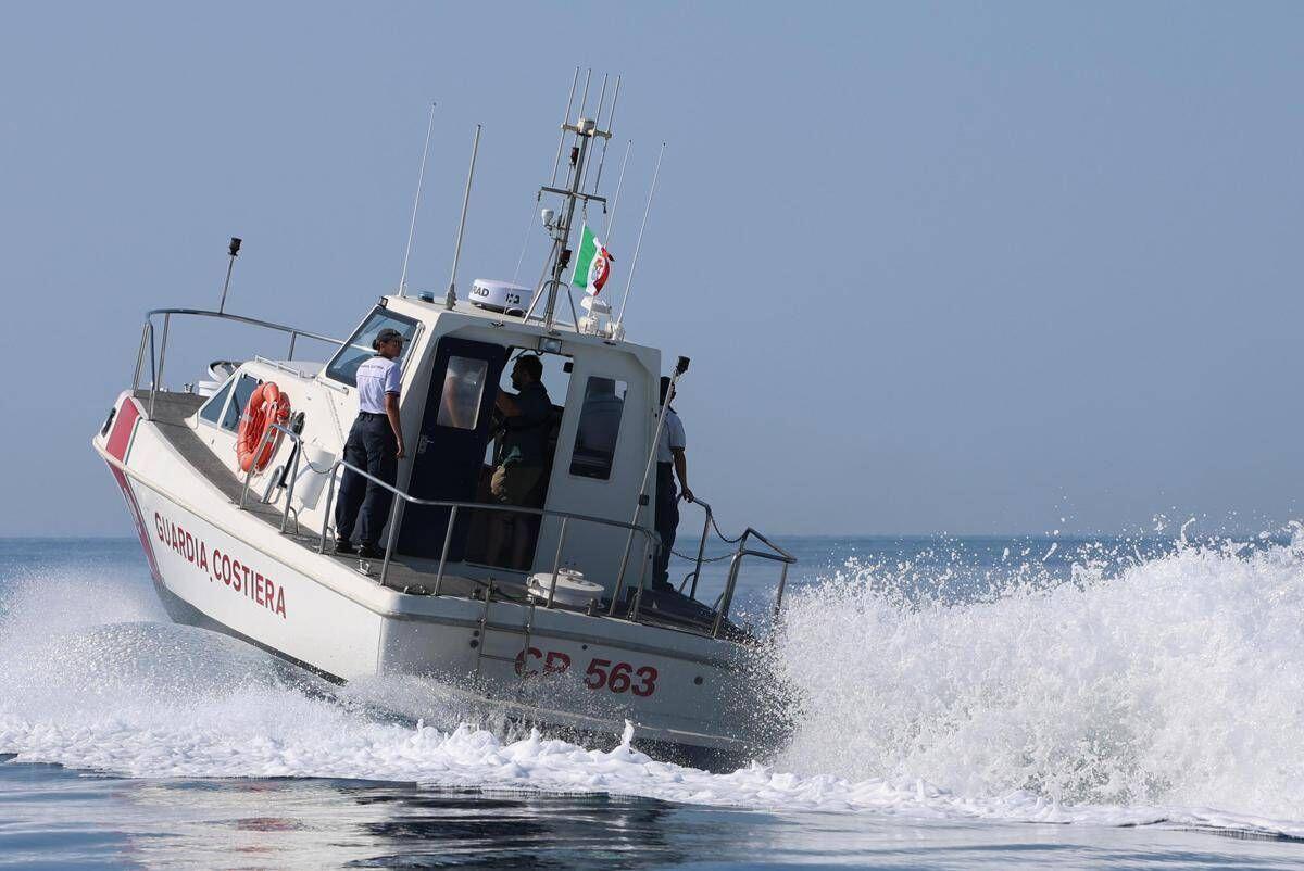 Cattolica, fermato 45enne per tentato omicidio: si era gettato in mare in auto con la moglie - 