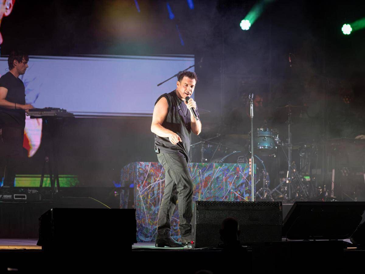 Malore per Francesco Gabbani durante concerto a Letojanni, spettacolo interrotto dopo 5 canzoni. "Ora accertamenti" - 