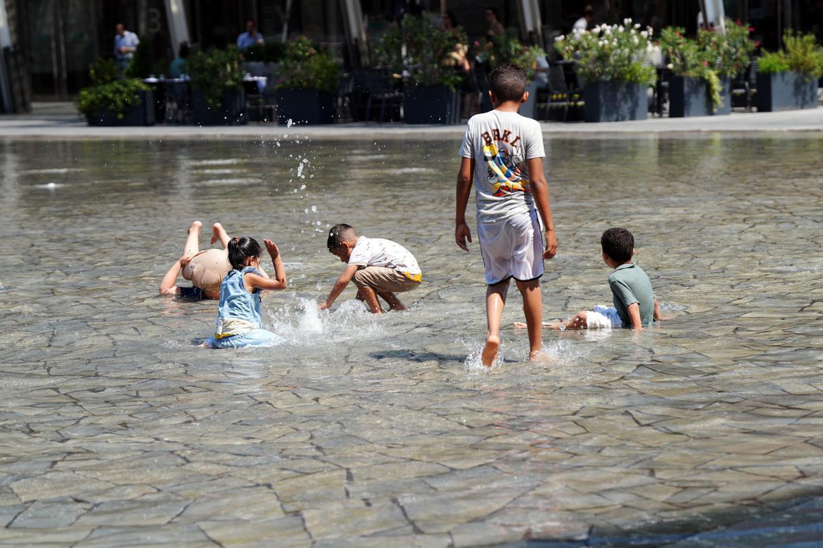 Caldo estremo, ancora afa record dopo il picco di oggi: cosa succede nel weekend - 