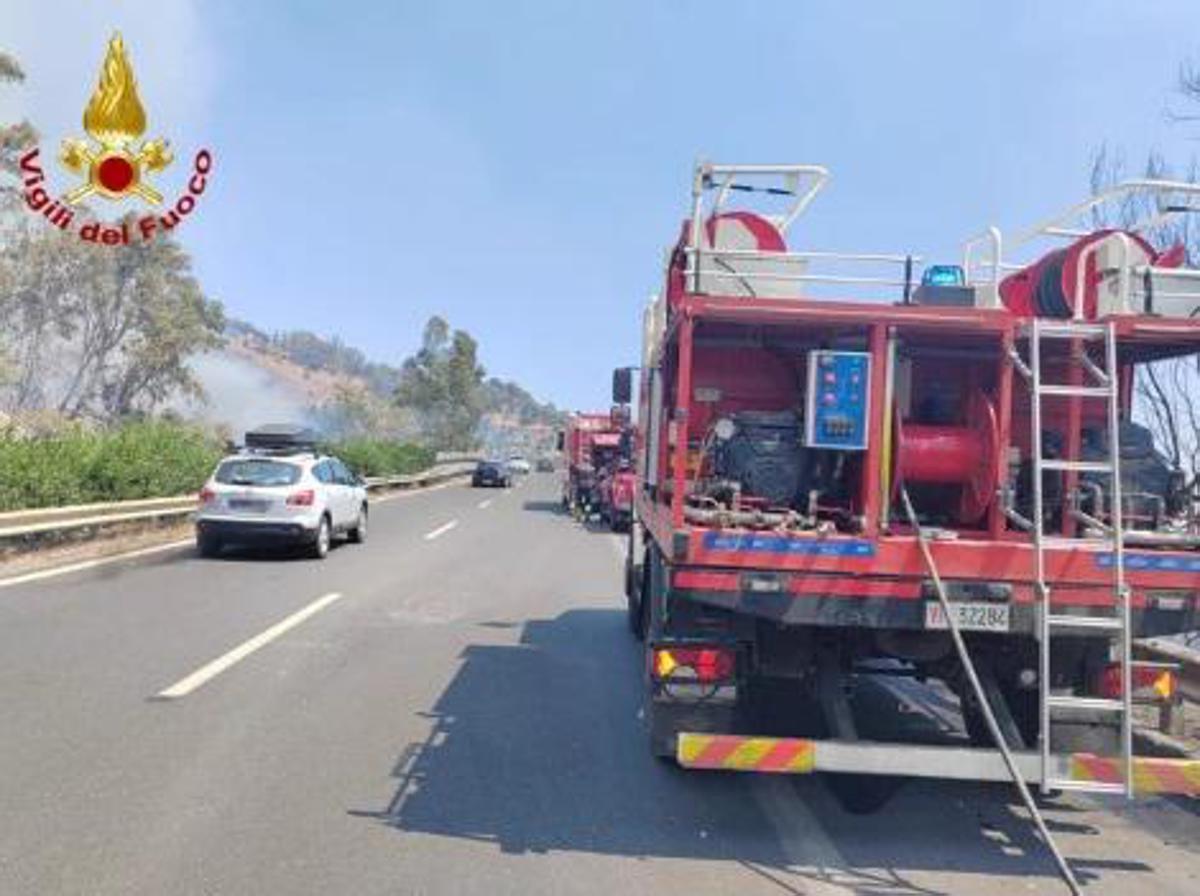 Incendio in Sicilia, fiamme a Taormina: minacciate abitazioni - 