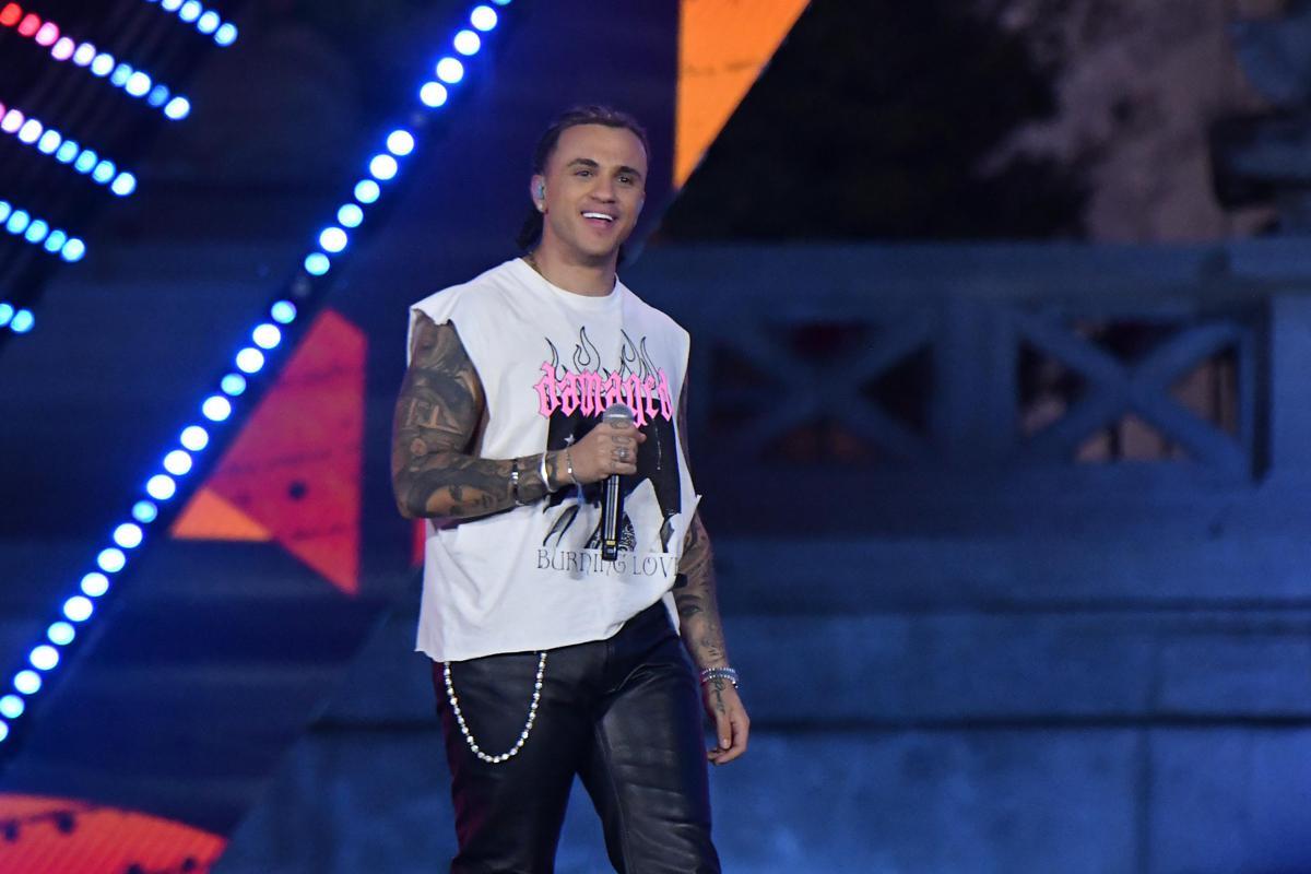 Samurai Jay, problemi tecnici durante il concerto: "È stonato pure con l'autotune" - 