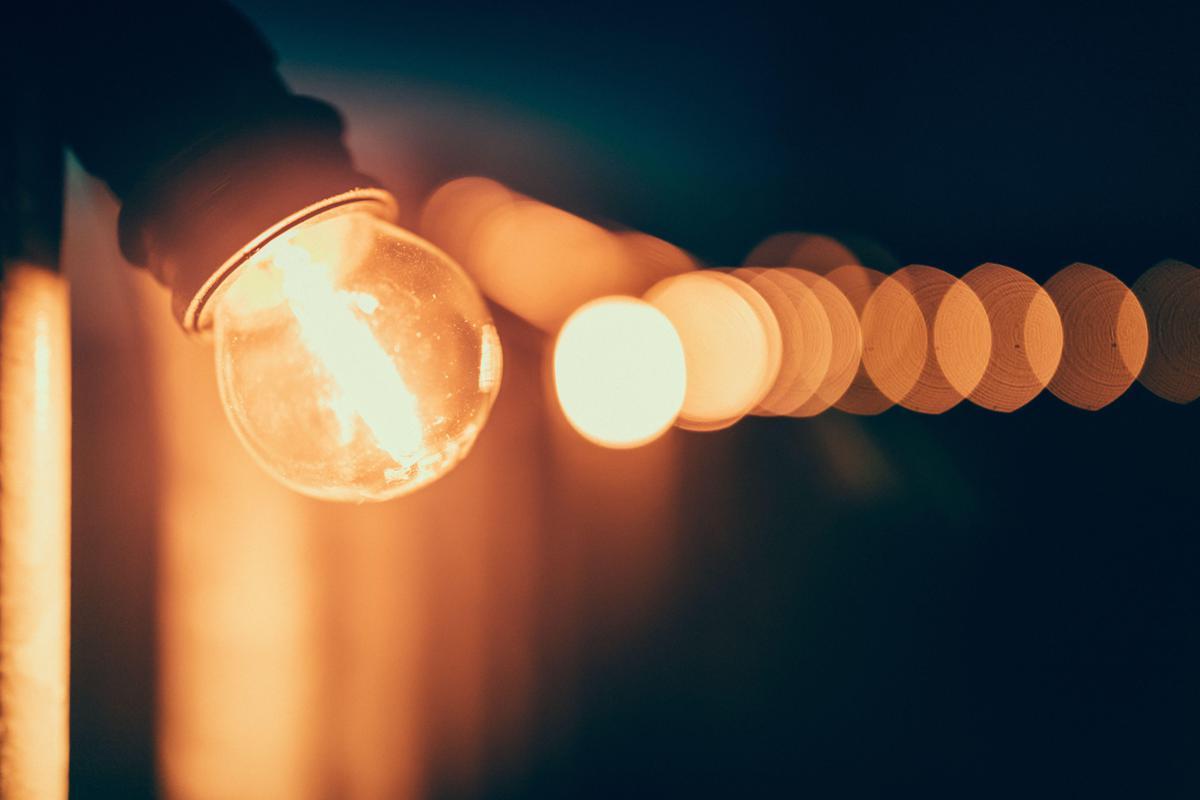 Bollette luce e gas, aumenti in vista: prezzi fino al 40% in più in autunno e inverno - 