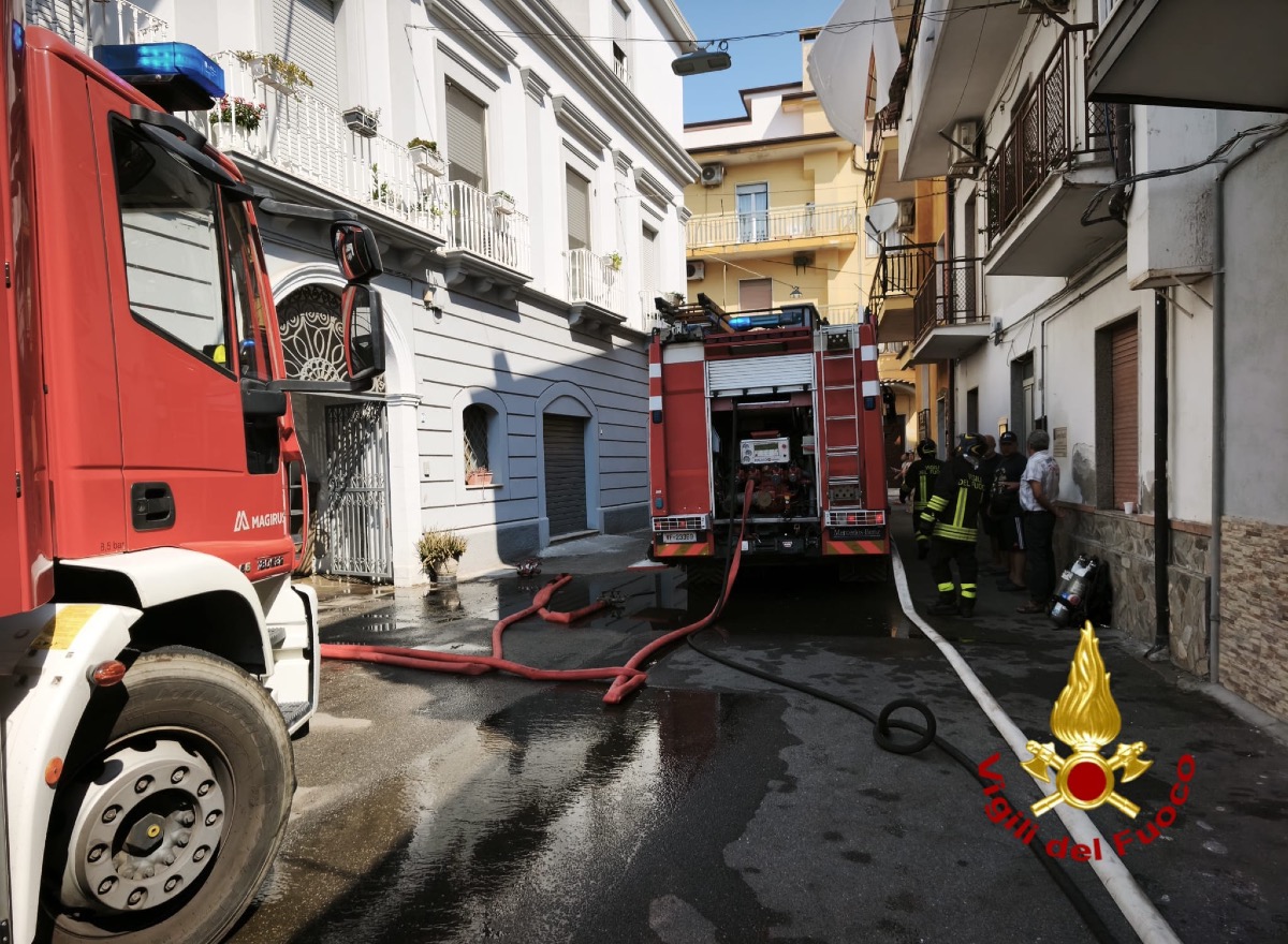Incendio Papanice. - Foto Uff Stampa vigili del fuoco Crotone 8.08.2026