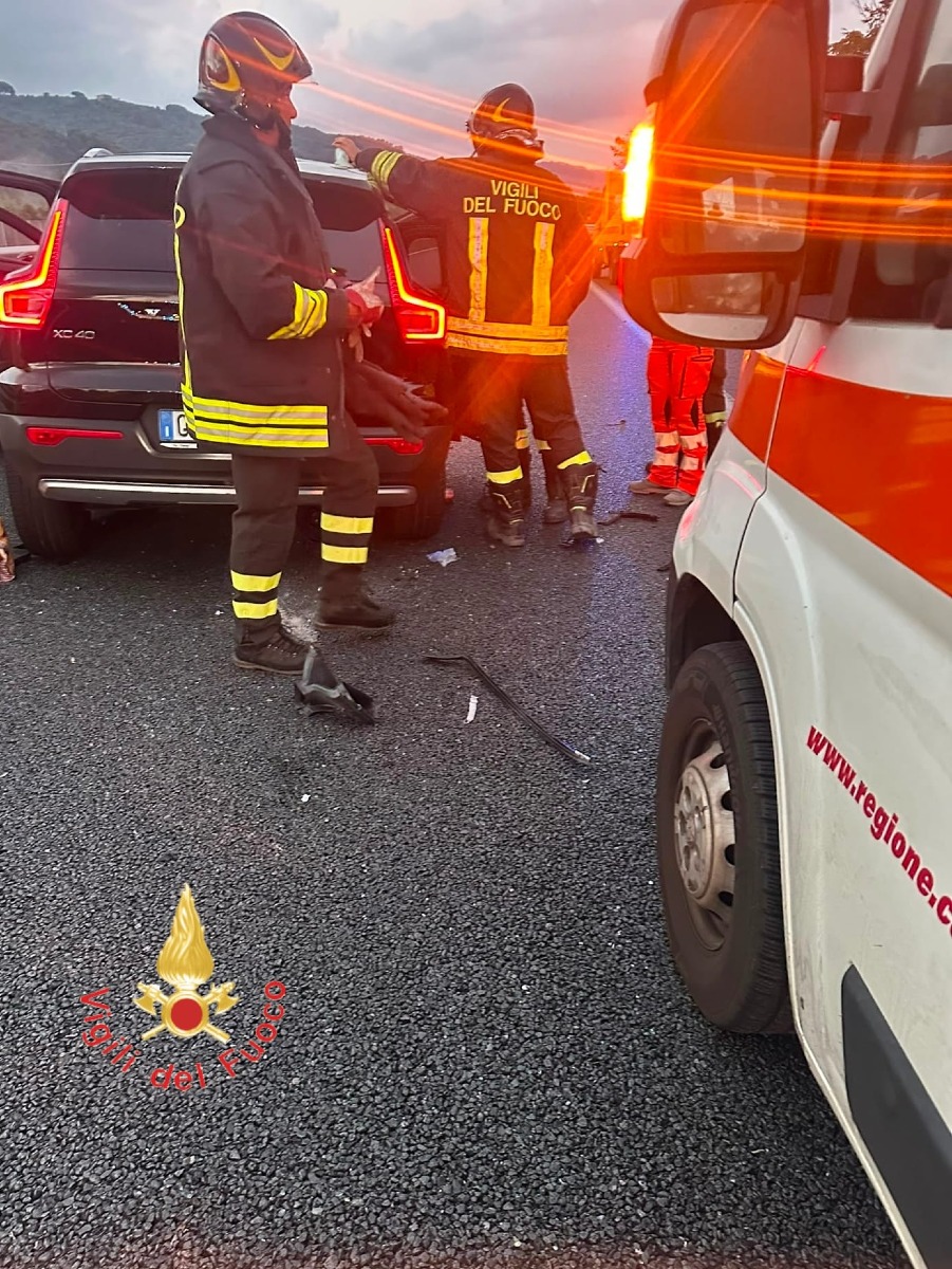 Incidente stradale sull’A2 al km 335 - Foto Uff. Stampa Vigili del fuoco 11.08.2026
