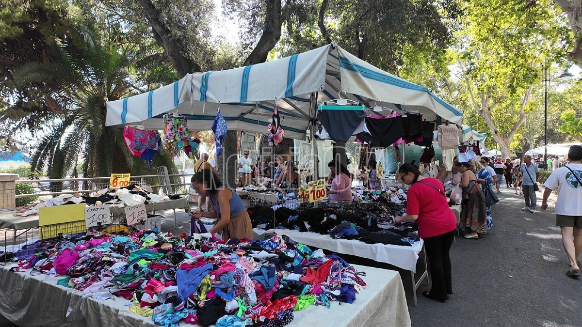 Mercato domenicale - 23 agosto 2026 - Foto Redazione 