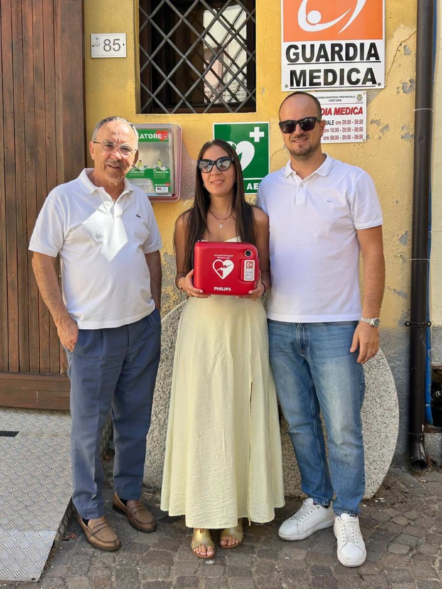 Scandale dono defibrillatore - Foto Uff. Stampa Comune di Scandale 