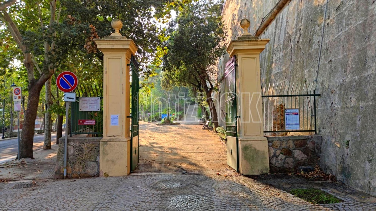 Crotone - Villa Comunale ancora chiusa, Cretella: «Lavori in definizione entro novembre» - Foto: Redazione 