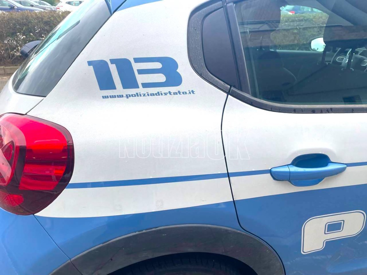 Crotone, arrestato dalla Polizia un uomo per maltrattamenti in famiglia: disposto il braccialetto elettronico - Foto: Redazione 