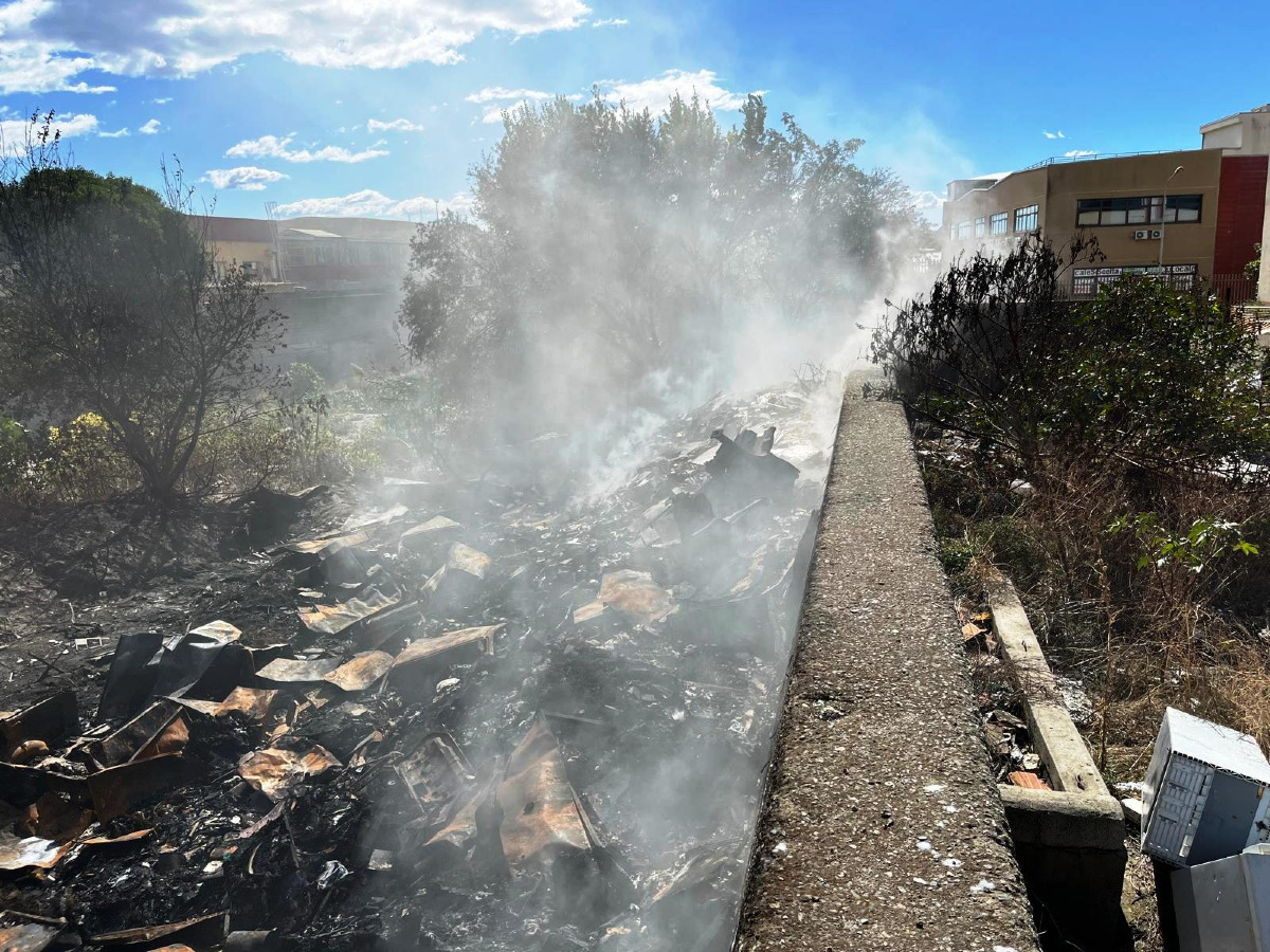Catanzaro, al via la rimozione dei rifiuti combusti nell’alveo della Fiumarella - Foto: Uff. Stampa Comune di Catanzaro