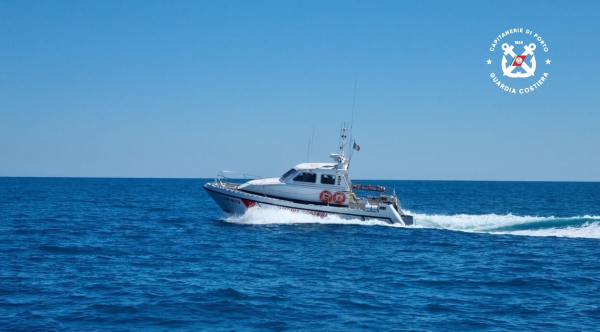Guardia Costiera di Crotone, soccorse quattro persone a bordo di un’imbarcazione in avaria - Foto: Uff. Stampa Capitaneria di Porto di Crotone