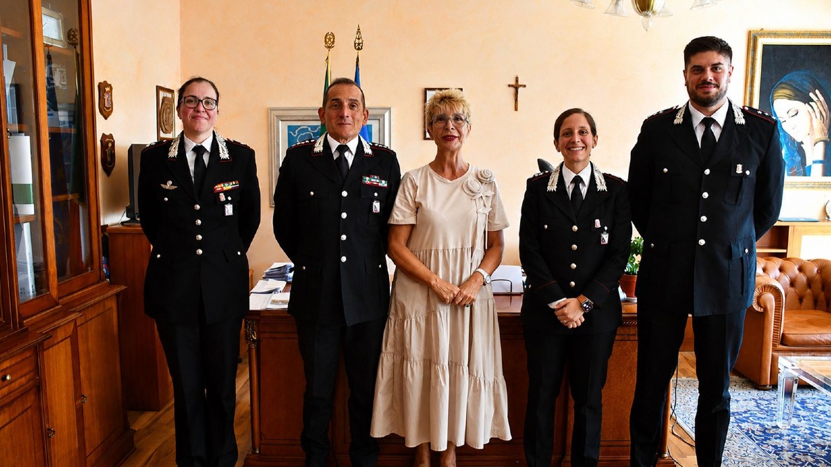 Carabinieri, gli ufficiali in trasferimento salutano il Prefetto Ferraro - Foto Uff. Stampa Carabinieri