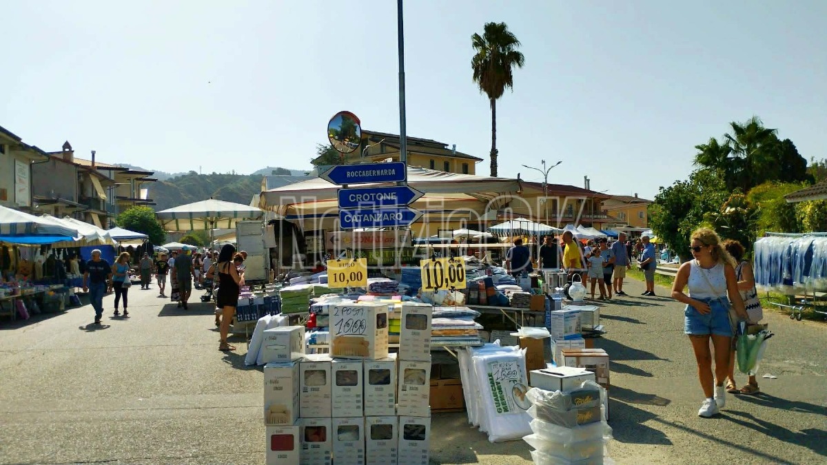(Foto) Roccabernarda, torna l’Antica Fiera di Mulerà: visitatori a caccia dell'affare - Foto: Redazione