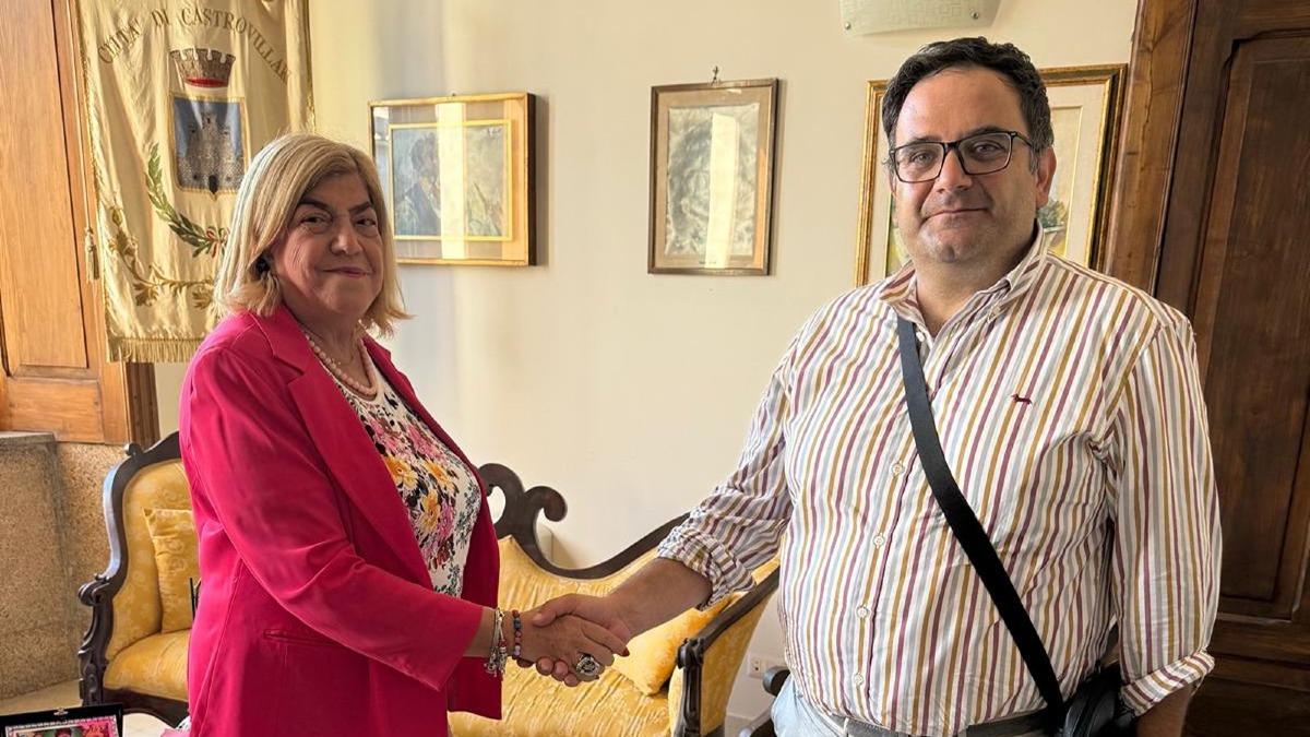 Castrovillari, benvenuto al nuovo dirigente Peduto: il saluto della sindaca De Gaio - Foto Uff. Stampa Comune di Castrovillari 