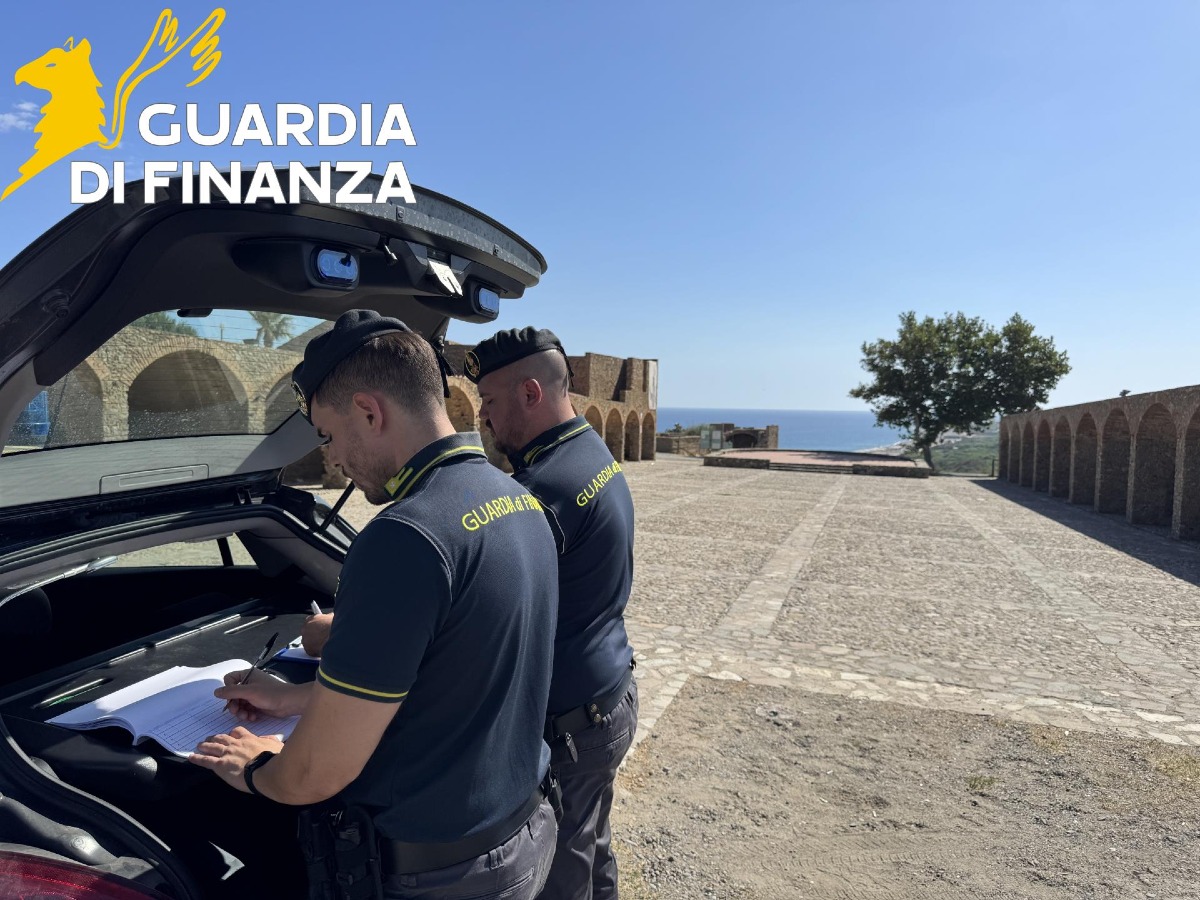 (VIDEO) Cirò Marina, palazzo abusivo per turisti: 50mila euro di incassi non certificati - Guardia di finanza controllo Foto Uff. Stampa Guardia di finanza