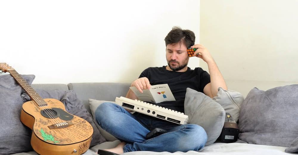Renato Caruso guarda il mondo dall’alto: nel nuovo video musica e simboli senza confini - Foto: Uff Stampa Renato Caruso 