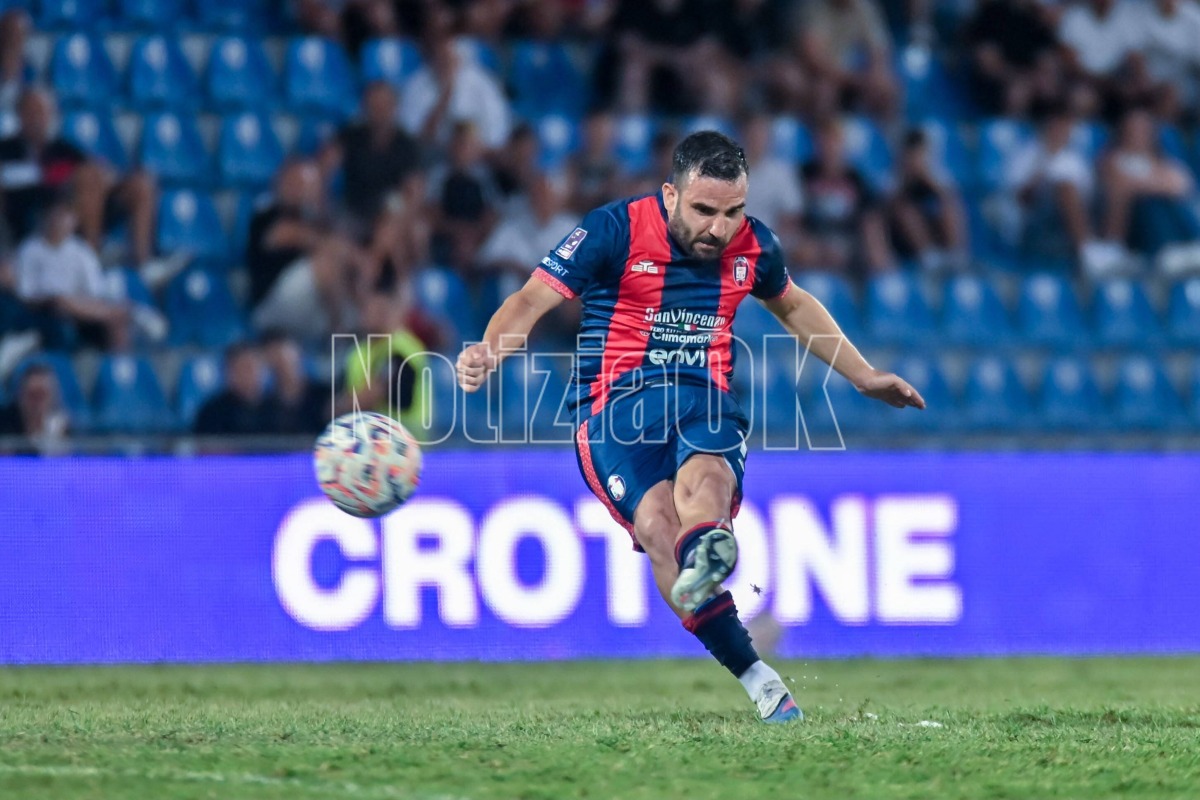 Crotone-Barletta 2-2, pareggio in rimonta degli squali allo "Scida" - Foto: Redazione