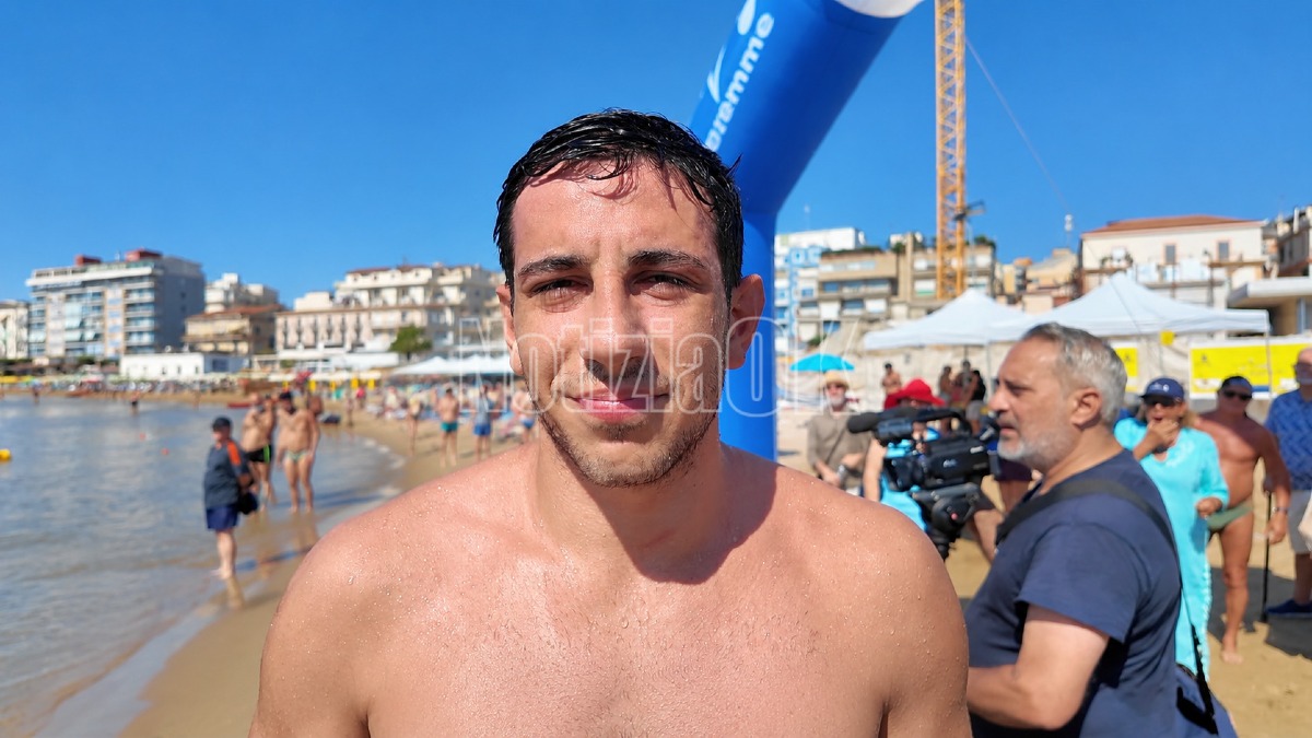 Luca Pizzari di Aqa Cosenza firma il primo Trofeo Nicola Perrone a Crotone - Foto: Redazione 