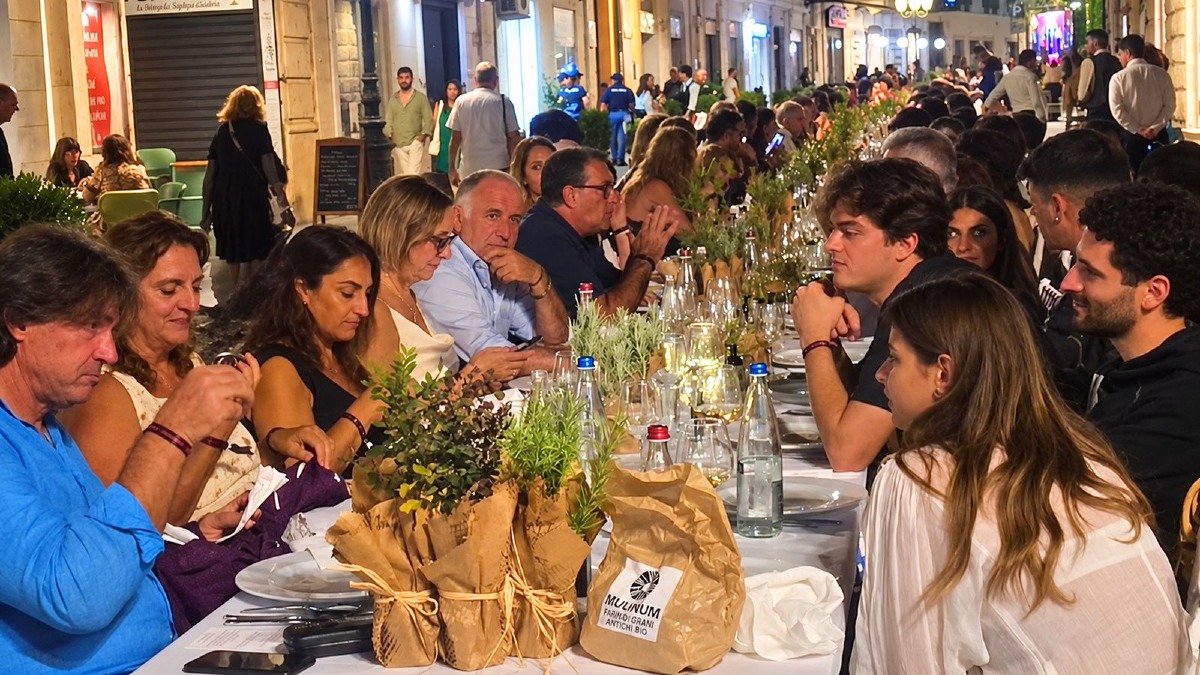 Cena Straordinaria, Catanzaro trasforma la solidarietà in un progetto concreto - Foto Uff. Stampa  Cena Straordinaria  
