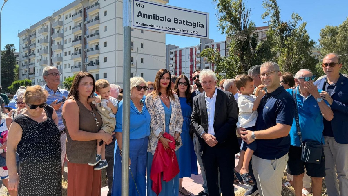 Catanzaro, lo stradone del Corvo intitolato ad Annibale Battaglia: il medico simbolo di cura e umanità - Foto Uff. Stampa Comune di Catanzaro