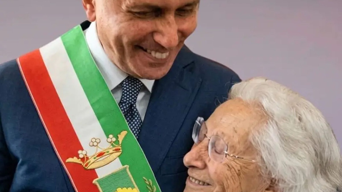 Cosenza, il sindaco ringrazia per la vicinanza ricevuta dopo la perdita della mamma - Foto Uff. Stampa Comune di Cosenza