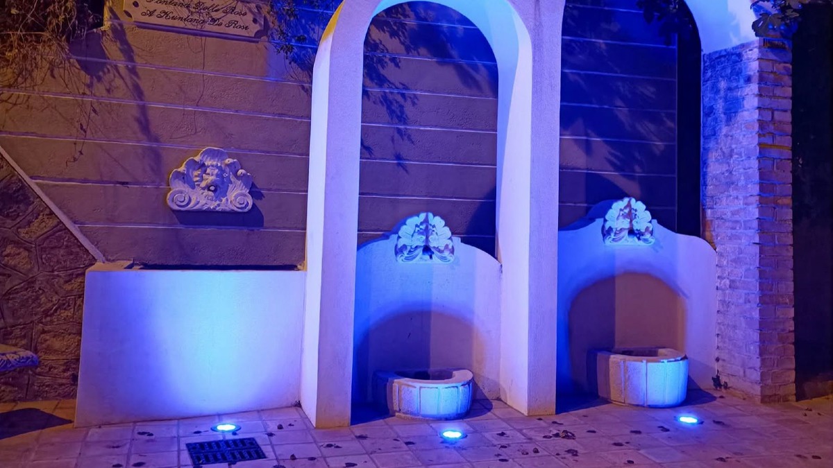 Maida si illumina di blu per la Giornata mondiale della Fibrosi cistica - Foto Uff. Stampa Comune di Maida 