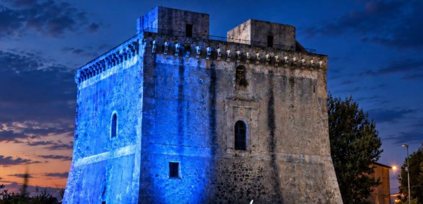 Lamezia Terme, il Bastione di Malta si illumina di Blu per la Giornata Mondiale della Fibrosi Cistica - Foto: Uff. Stampa Comune di Lamezia Terme