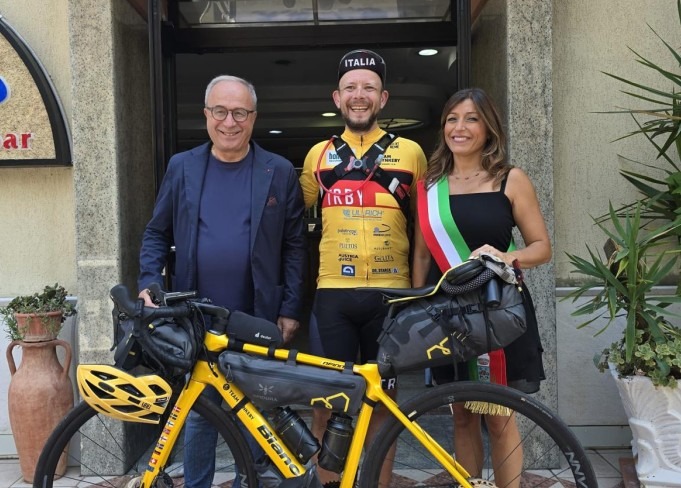 Da Warstein a Pietrapaola, 2.800 chilometri in bici per aiutare i bambini malati di cancro - Foto: Uff. Stampa Comune di Pietrapaola