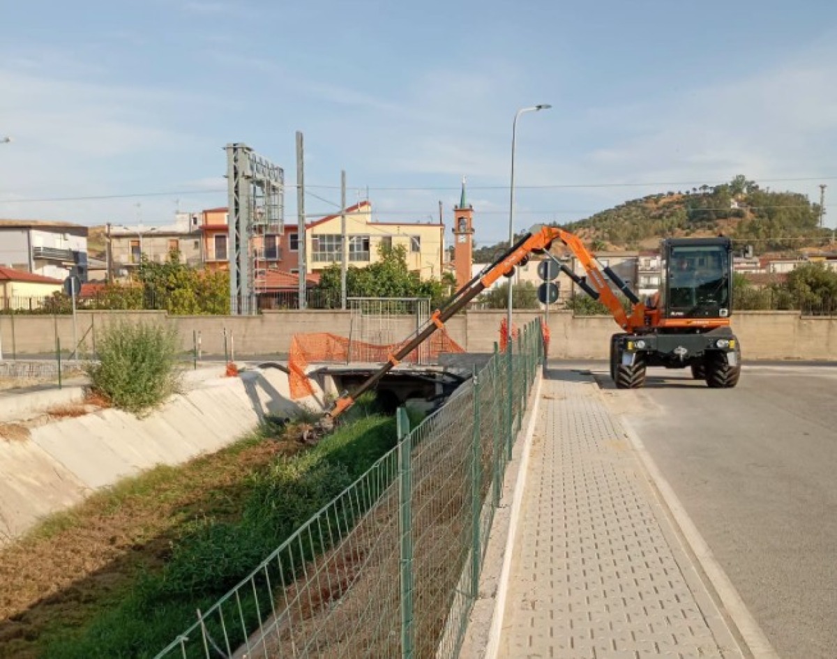 Botricello, ripartono gli interventi per la sicurezza del territorio: al via la pulizia di fossi e burroni - Foto: Uff. Stampa Comune di Botricello