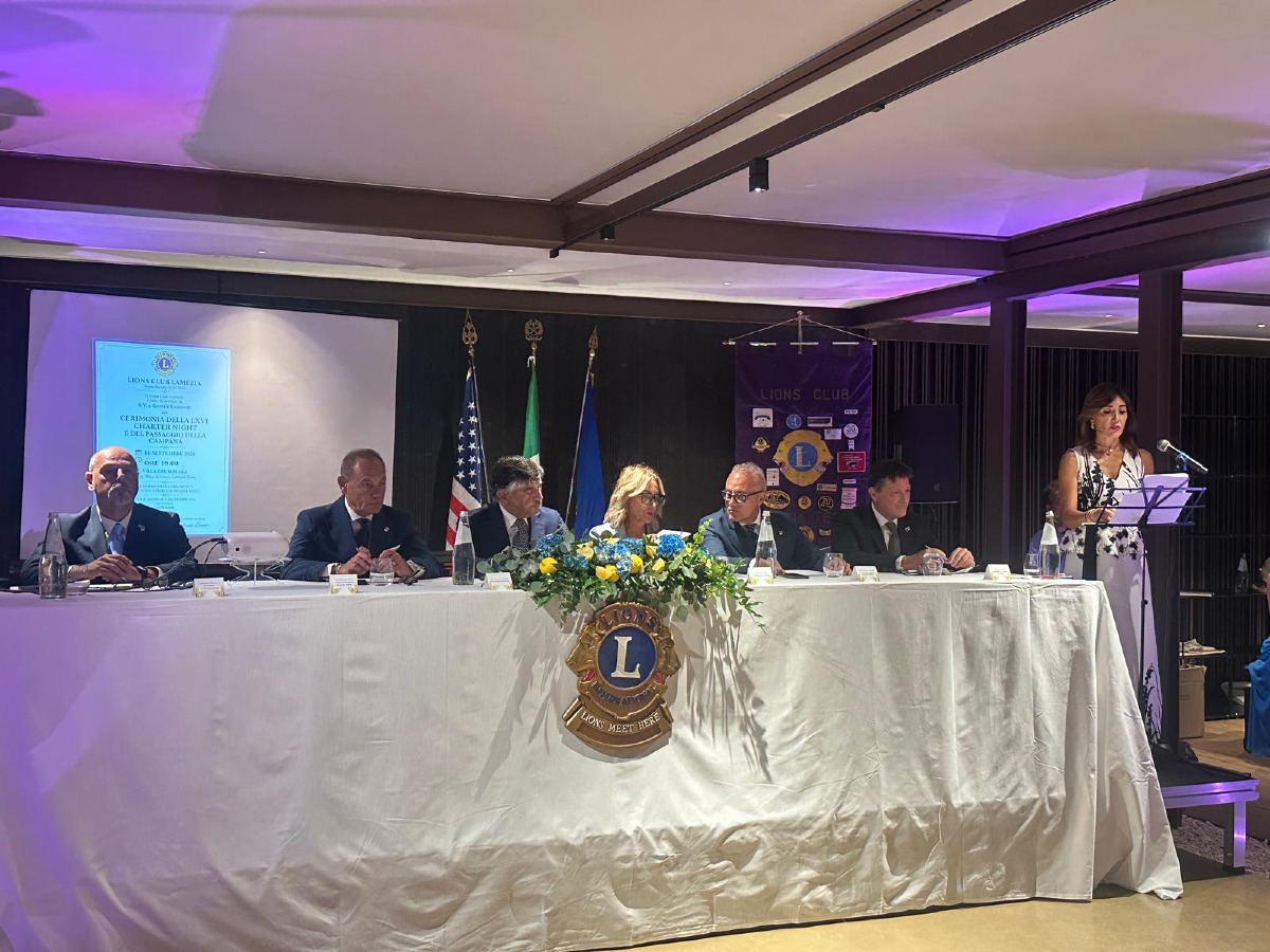 Lions Club Lamezia Terme, Caterina Ermio nuova presidente: il passaggio della campana - Foto Uff. Stampa Lions Club Lamezia