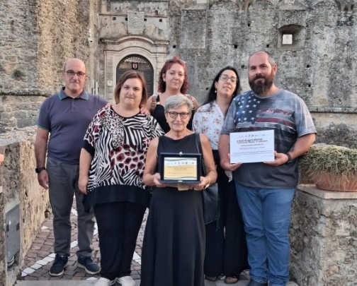Arte in Gioco premiata al Castello di Santa Severina: riconoscimento per l’impegno nella crescita culturale del borgo - Foto: Uff. Stampa Ass. Arte in Gioco