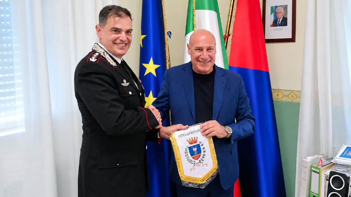 Il nuovo comandante dei Carabinieri incontra il sindaco Voce - Foto Uff. Stampa Comune di Crotone