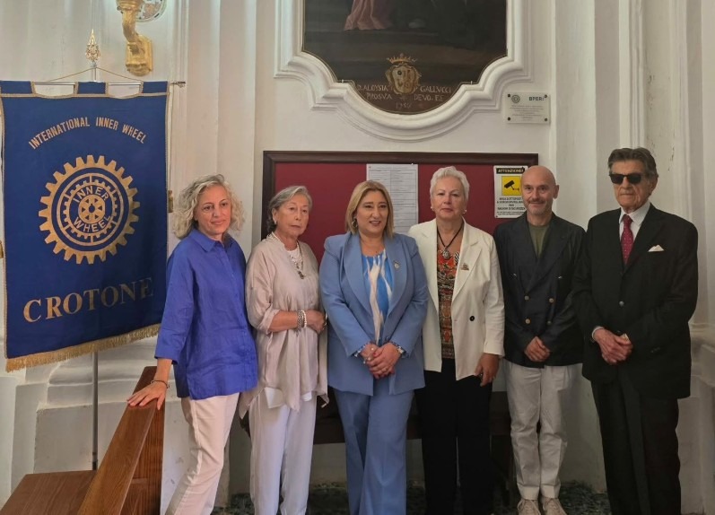 Crotone, restaurata la tela settecentesca “Maria bambina e Sant’Anna” - Foto: Inner Wheel Club di Crotone