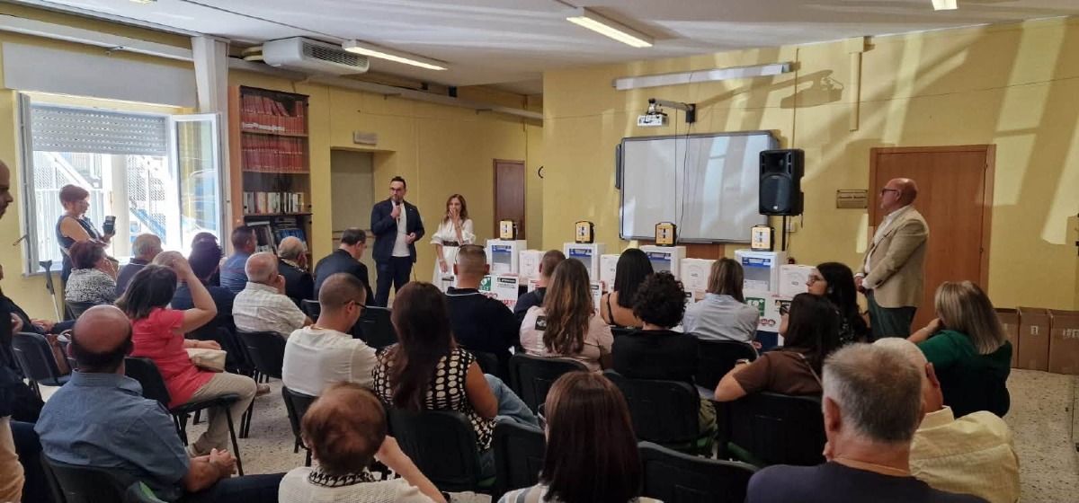 Jacurso, quattro defibrillatori in memoria della piccola Aurora - Foto Uff. Stampa Comune di Jacurso