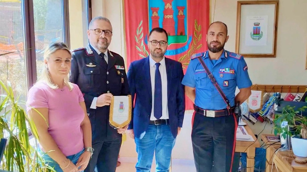  Petilia Policastro, il nuovo comandante della Compagnia dei Carabinieri Migliano in visita al Comune - 