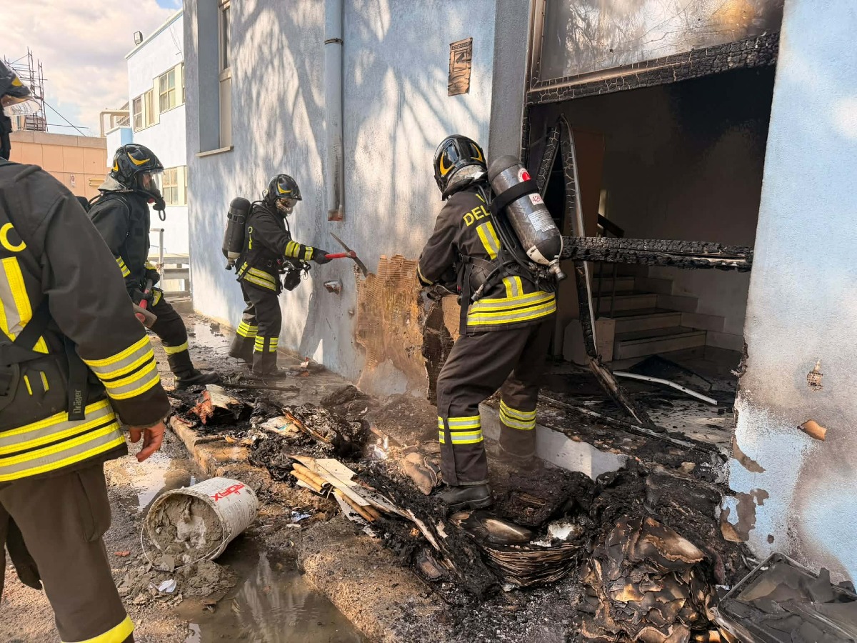 Crotone, incendio all'Ospedale San Giovanni di Dio - Foto: Uff. Stampa Comando dei Vigili del Fuoco di Crotone 