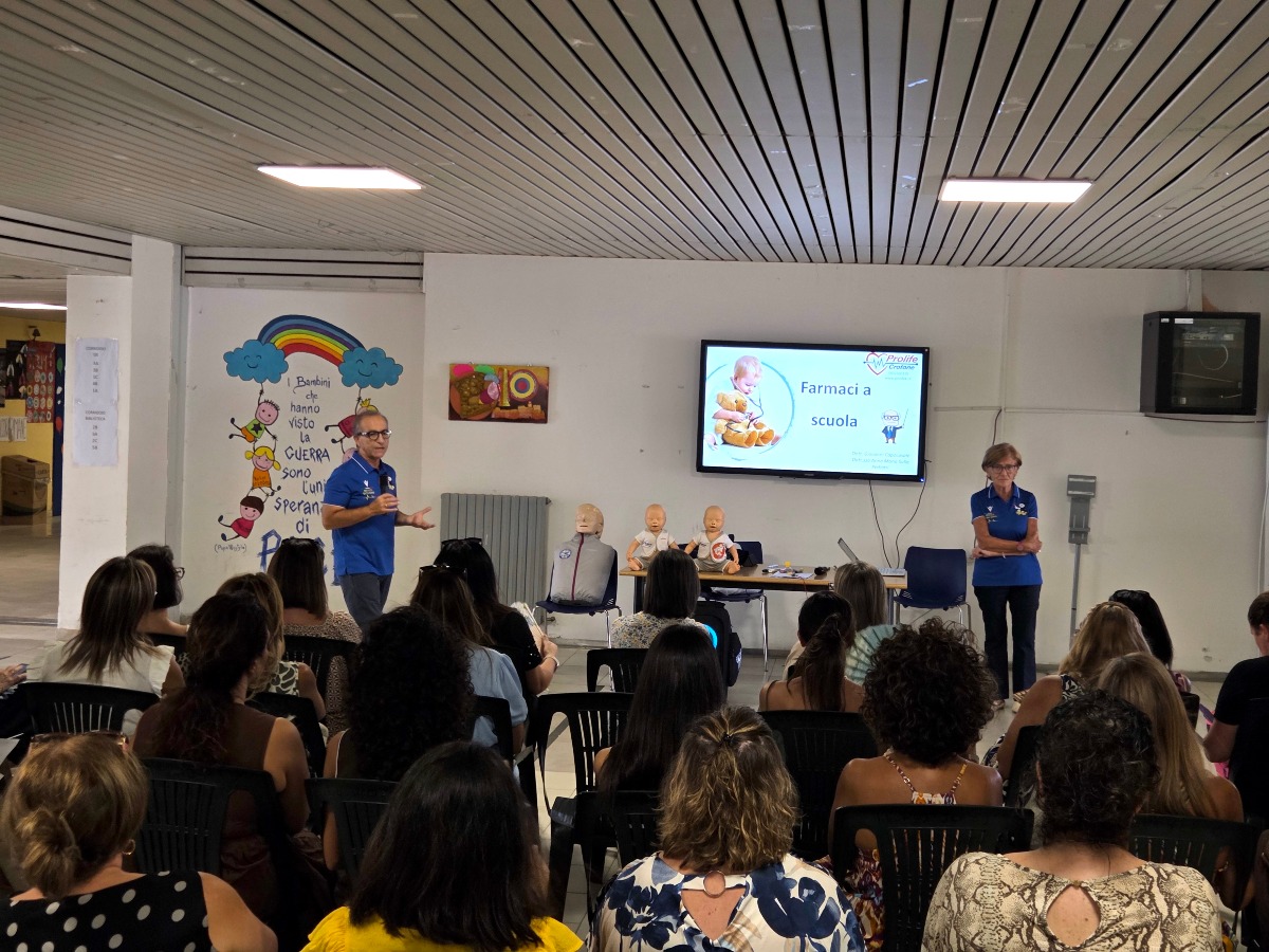 Isola C. R. - Farmaci salvavita a scuola, formazione per il personale della Karol Wojtyla - Foto: Ufficio stampa Simeup Crotone