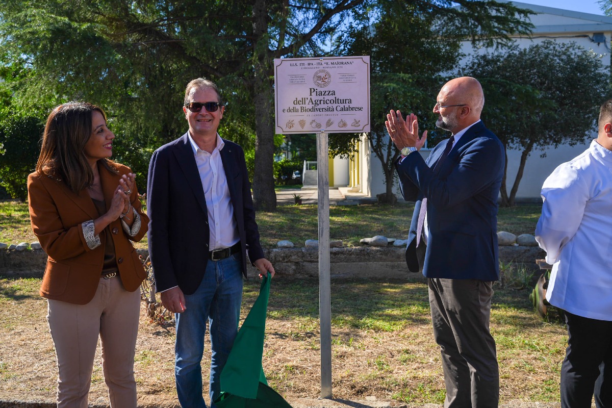 Corigliano-Rossano - Dal degrado alla bellezza: inaugurata al Majorana la nuova piazza - Foto: Ufficio stampa Istituto Majorana