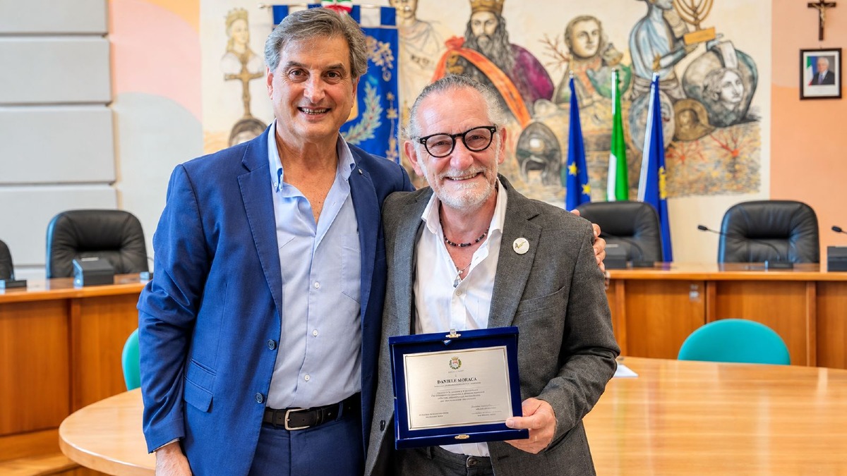 Cosenza, la Commissione Cultura premia il cantautore Daniele Moraca - Foto Uff. Stampa Comune di Cosenza