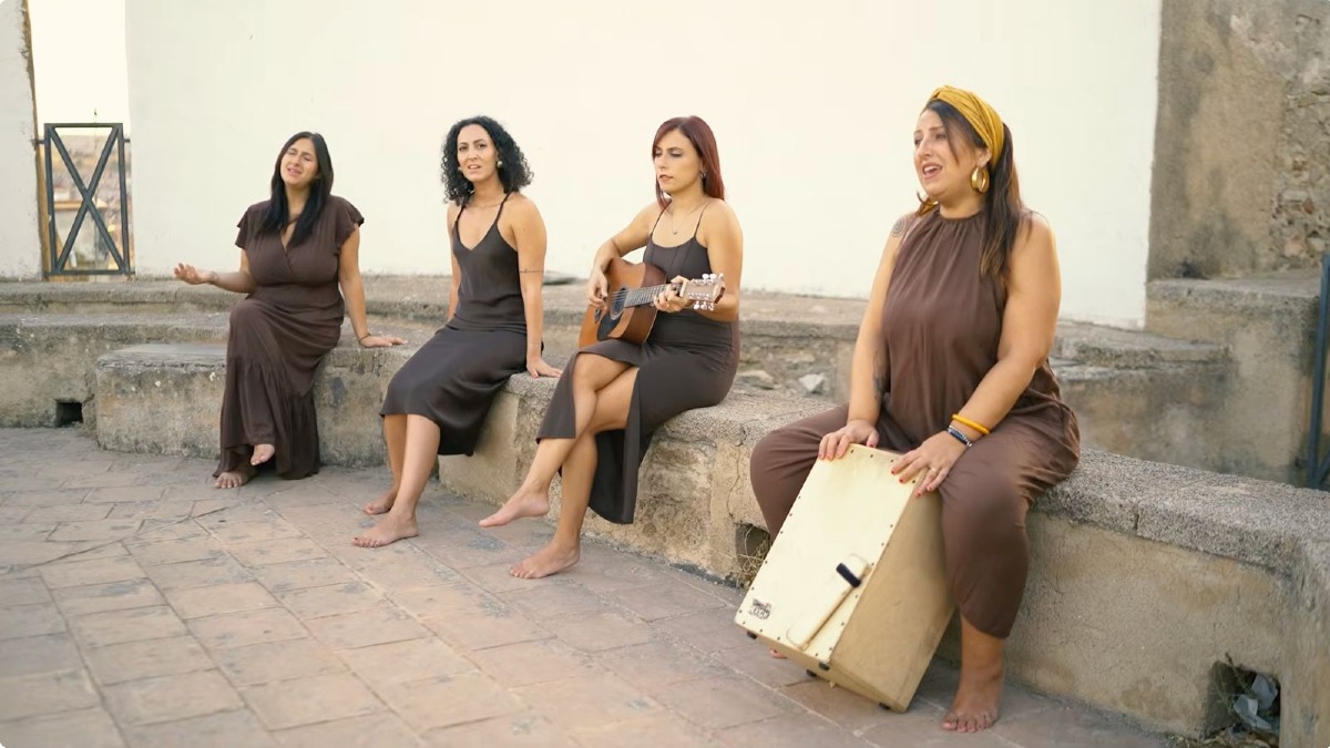“Terra”, il nuovo brano de Le ragazze del paese accanto che racconta la Calabria - 
