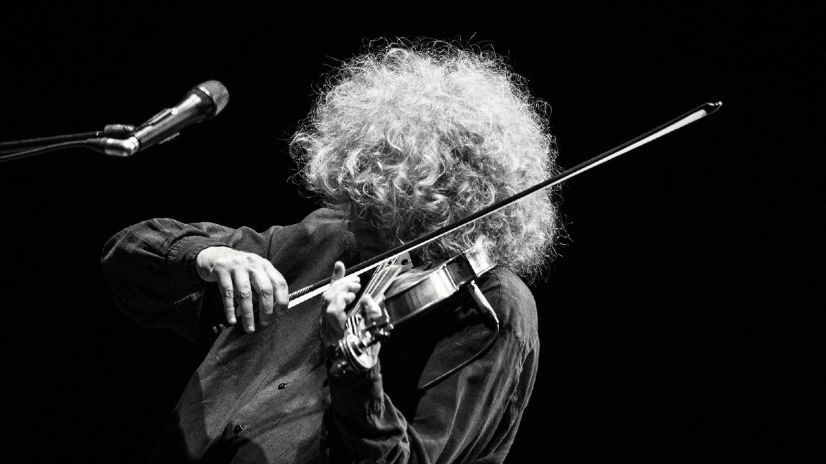 Castrovillari, due appuntamenti con la grande musica: arrivano Angelo Branduardi e Amara - foto uff stampa d'agostino