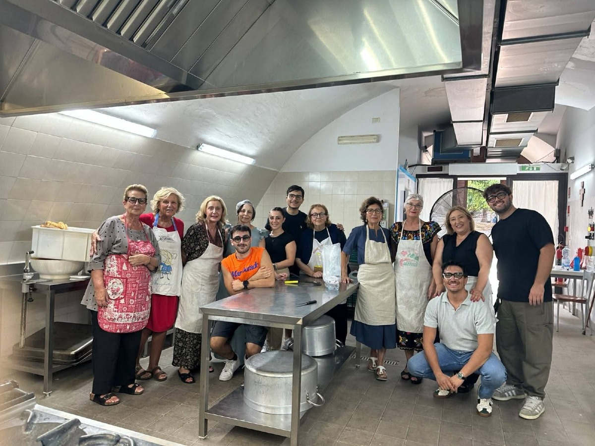 Crotone, una domenica diversa alla Mensa di Padre Pio - Foto: Uff. Stampa Inner Wheel Club di Crotone