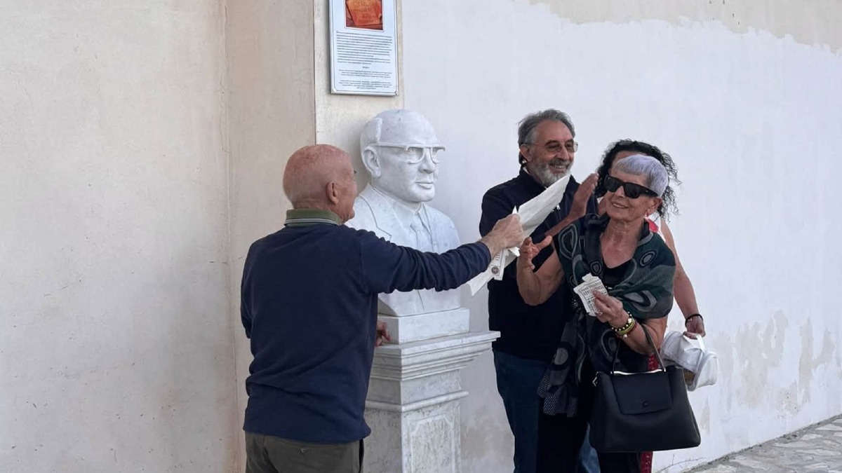 Mandatoriccio, una targhetta per ricordare la famiglia Carlino: «Il tempo passa, ma il ricordo rimane» - Foto Uff. Stampa Comune di Mandatoriccio