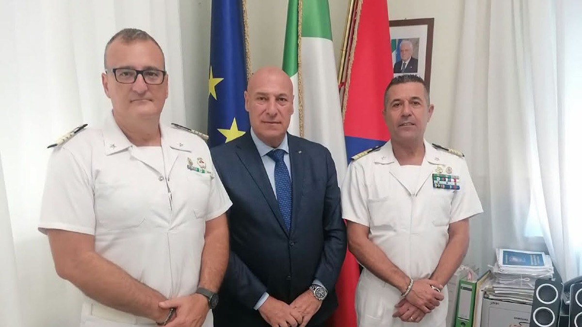Capitaneria di Porto di Crotone, Domenico Morello lascia il comando: arriva Pasquale Mazza - Foto Uff. Stampa Comune di Crotone