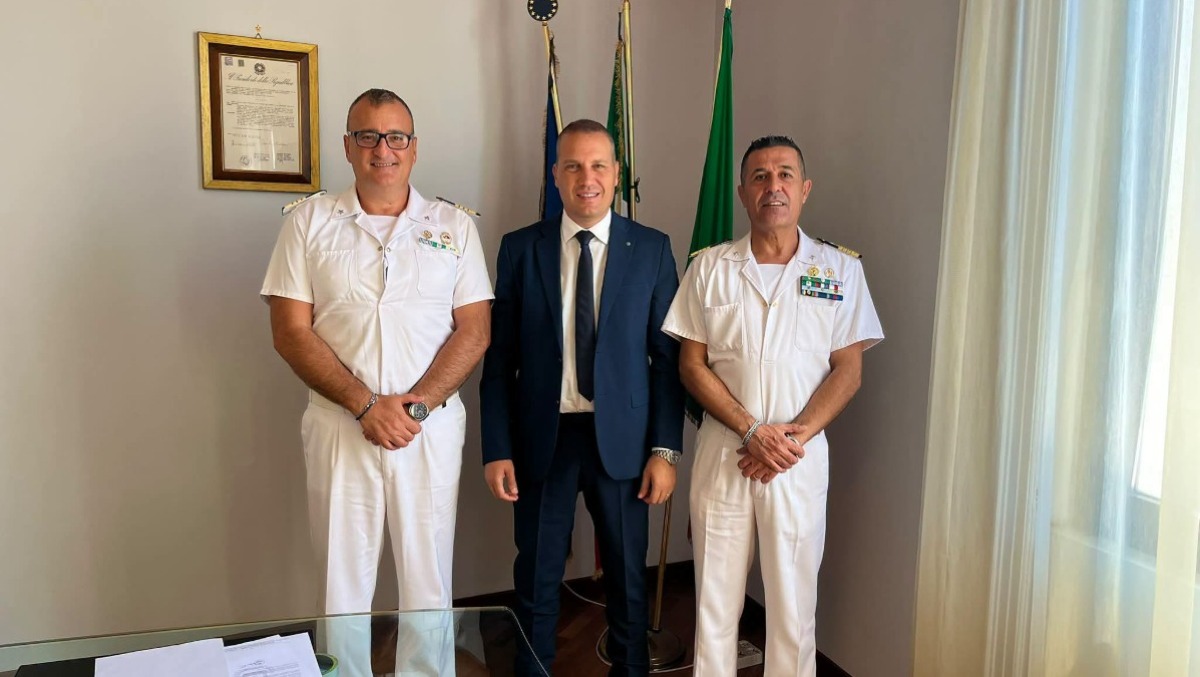 Capitaneria di Porto di Crotone, il saluto ad Ammirati al comandante Morello: Mazza nuovo vertice - Foto: Uff. Stampa Comune di Casali del Manco