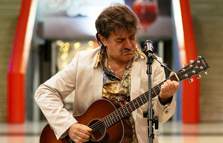 Catanzaro - Peppe Voltarelli in concerto alla biblioteca De Nobili - Foto: Peppe Voltarelli