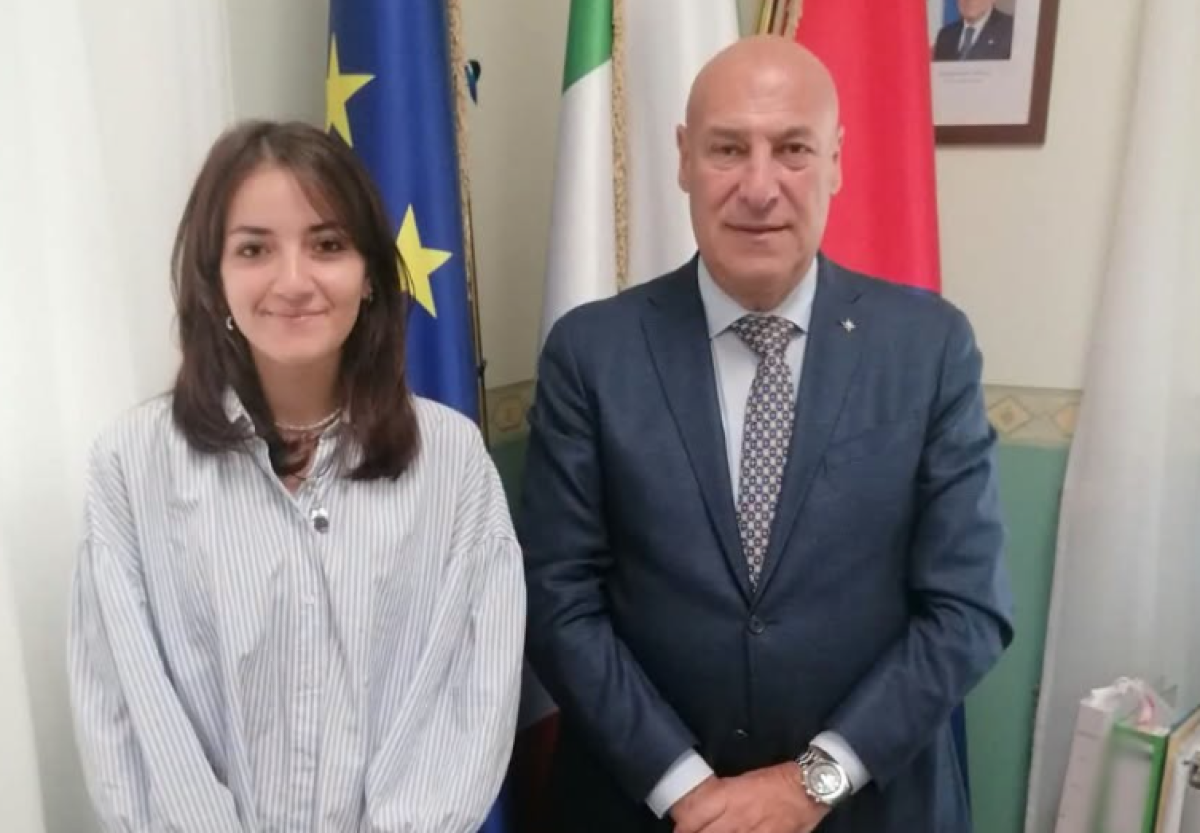 Da Parma a Crotone - Voce saluta la tirocinante Infusino: “Serietà e impegno, un esempio positivo” - Foto: Uff. Stampa Comune di Crotone