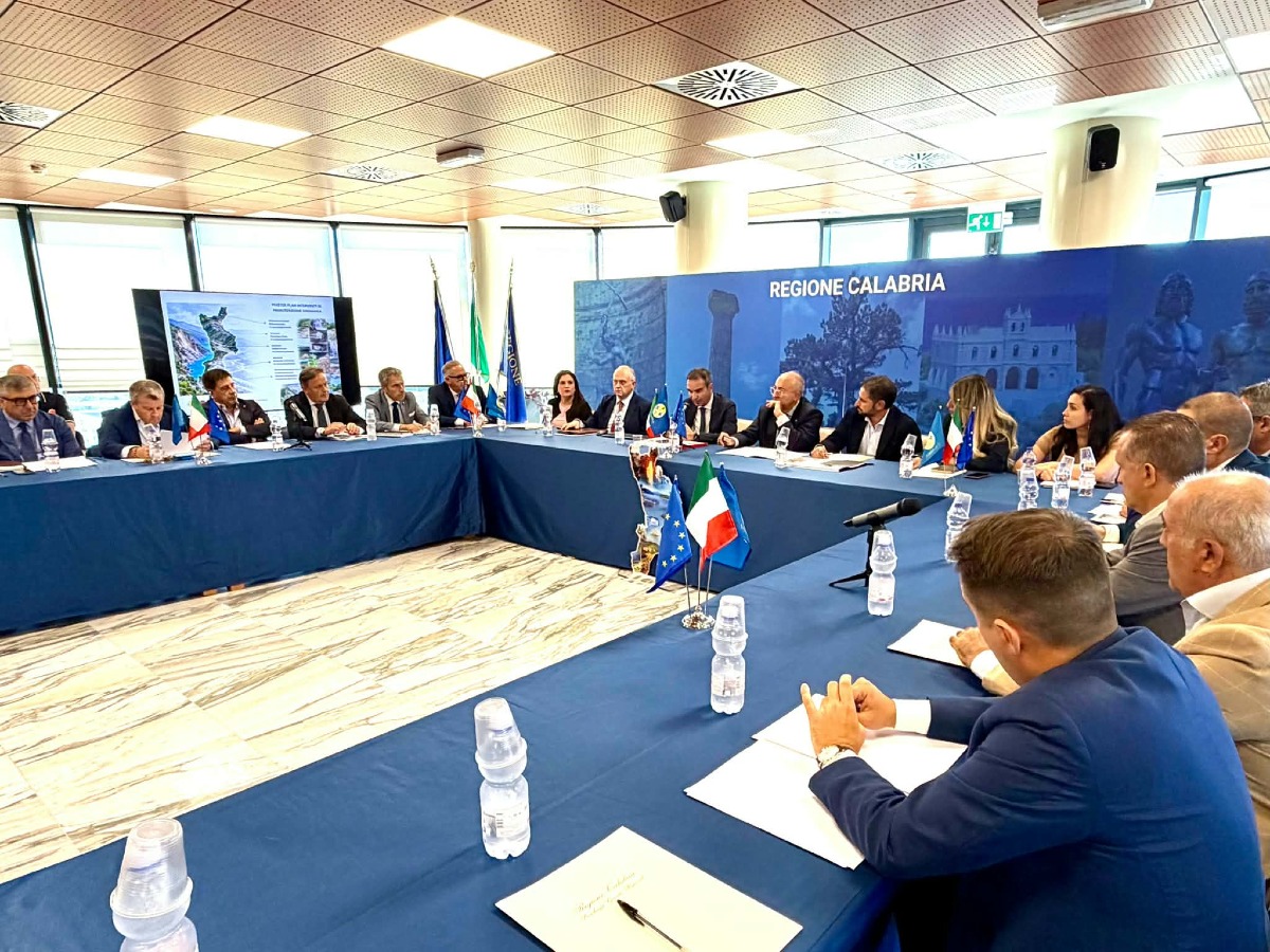 Rischio ambientale, alla Cittadella confronto tra Regione e prefetti sulla prevenzione - Foto: Uff. Stampa Roberto Occhiuto